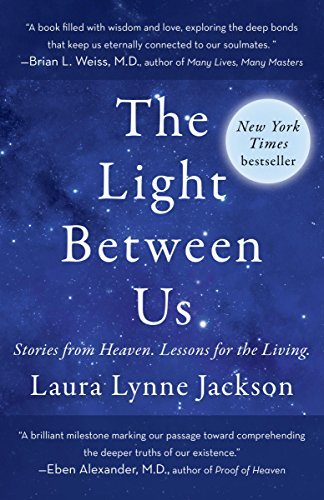 9780812998382: The Light Between Us: Stories from Heaven. Lessons for the Living.