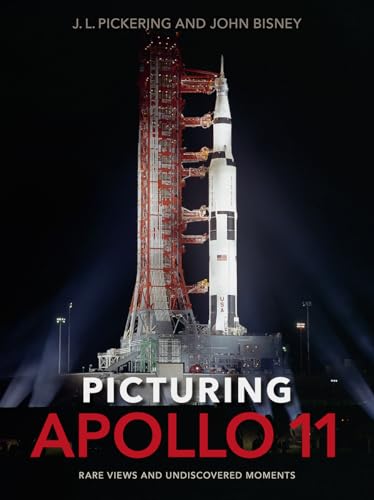 Imagen de archivo de Picturing Apollo 11: Rare Views and Undiscovered Moments a la venta por Goodwill of Colorado