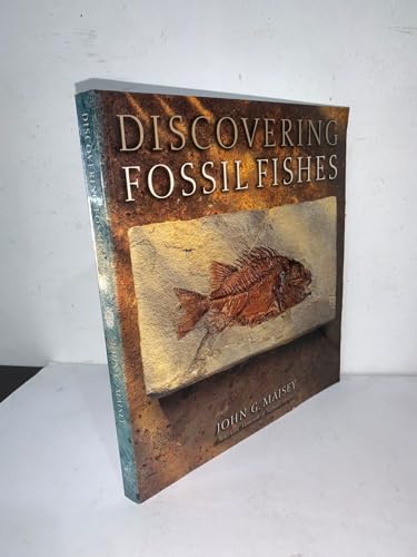 Imagen de archivo de Discovering Fossil Fishes a la venta por Flying Danny Books