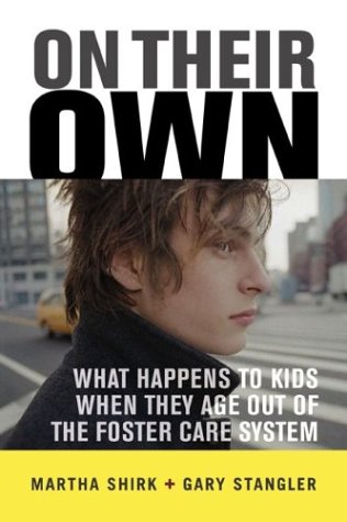 9780813341804: On Their Own: What Happens to Kids When They Age Out of the Foster Care System