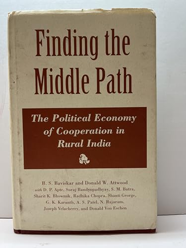 9780813389035: Finding The Middle Path: The Political Economy Of Cooperation In Rural India