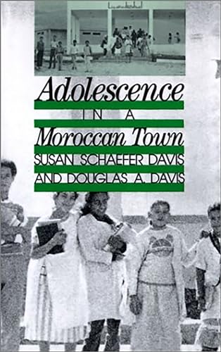 9780813527628: Adolescence in a Moroccan Town: Making Social Sense