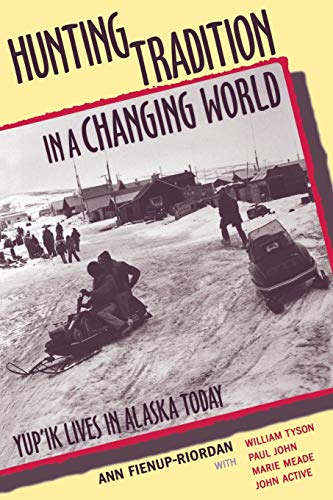 Imagen de archivo de Hunting Tradition in a Changing World: Yup'ik Lives in Alaska Today a la venta por BooksRun