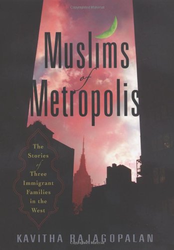 Beispielbild fr Muslims of Metropolis : The Stories of Three Immigrant Families in the West zum Verkauf von Better World Books