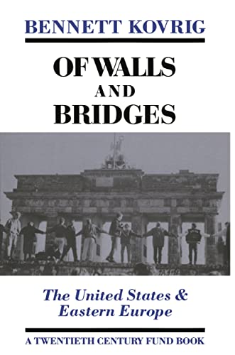 9780814746134: Of Walls and Bridges: The United States & Eastern Europe (Twentieth Century Fund Book)