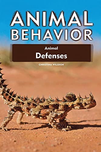 9780816085125: Animal Defenses (Animal Behavior)