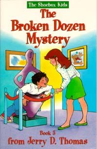 Beispielbild fr The Broken Dozen Mystery (Shoebox Kids) zum Verkauf von Gulf Coast Books