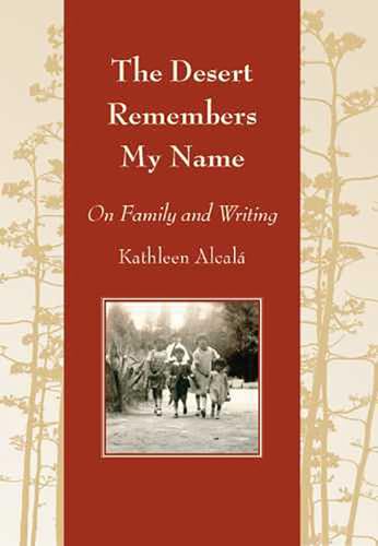 Imagen de archivo de The Desert Remembers My Name: On Family and Writing (Camino Del Sol) a la venta por Books From California