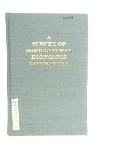 9780816608010: A Survey of Agricultural Economics Literature. Vol. 1. Traditional Fields of Agricultural Economics 1940s to 1970s