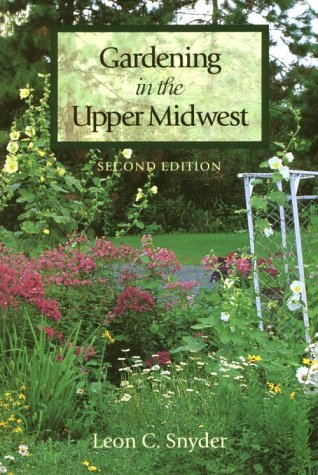 9780816614288: Gardening in the upper Midwest