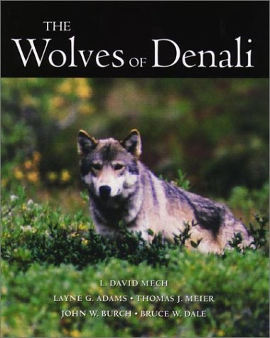 Imagen de archivo de Wolves Of Denali a la venta por SecondSale