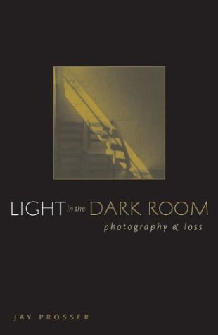 Light In The Dark Room: Photography And Loss - Prosser, Jay