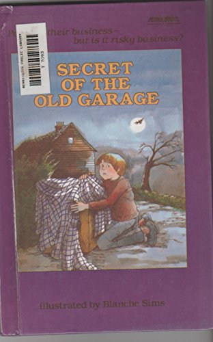 Imagen de archivo de Secret of the Old Garage a la venta por BookHolders