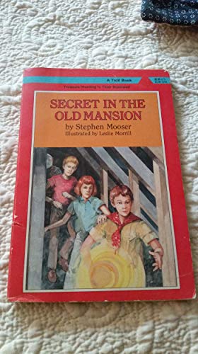 Stock image for Secret in the Old Mansion (The Treasure Hounds) for sale by Wonder Book