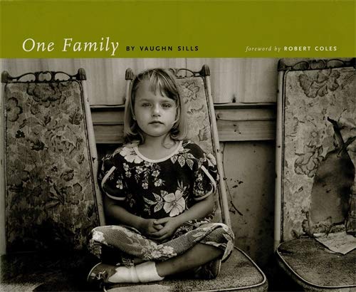 Imagen de archivo de One Family a la venta por Better World Books
