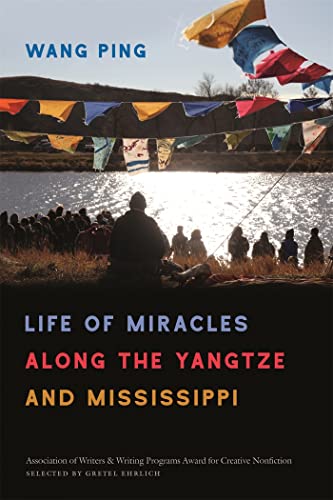 9780820353920: Life of Miracles along the Yangtze and Mississippi: 31 (Association of Writers and Writing Programs Award for Creative Nonfiction Ser.)