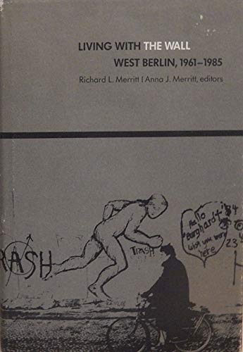 9780822306573: Living With the Wall: West Berlin, 1961-1985