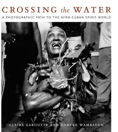 Beispielbild fr Crossing the Water : A Photographic Path to the Afro-Cuban Spirit World zum Verkauf von Better World Books: West