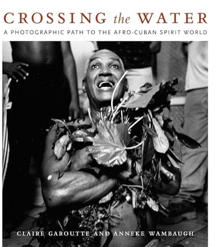 Imagen de archivo de Crossing the Water : A Photographic Path to the Afro-Cuban Spirit World a la venta por Better World Books: West