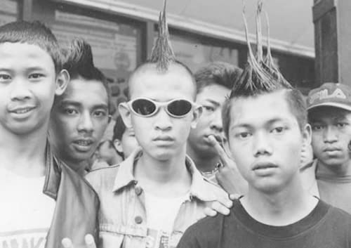 9780822340959: Making Scenes: Reggae, Punk, and Death Metal in 1990s Bali