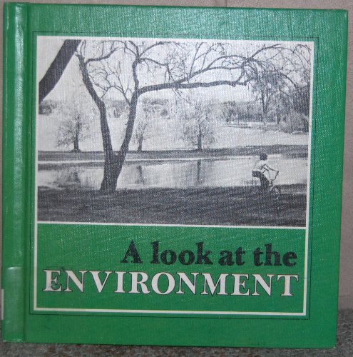 9780822513025: A Look at the Environment (Lerner Awareness Series)