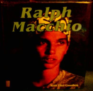 9780822516163: Ralph Macchio (Entertainment World)