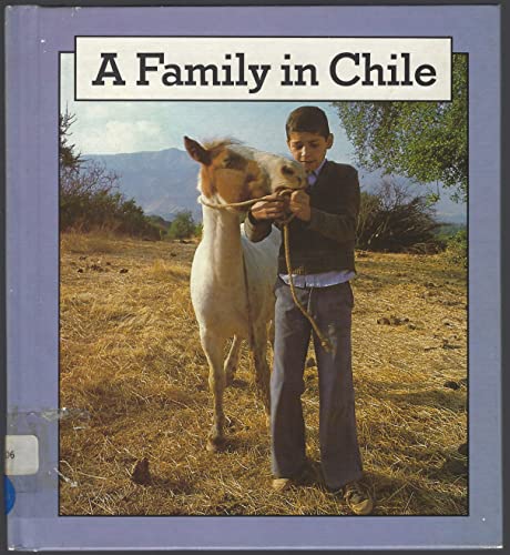 Imagen de archivo de A Family in Chile (Families the World over) a la venta por HPB-Red