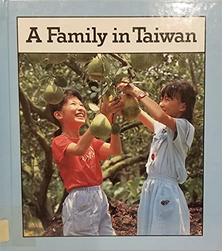 Imagen de archivo de A Family in Taiwan a la venta por ThriftBooks-Dallas