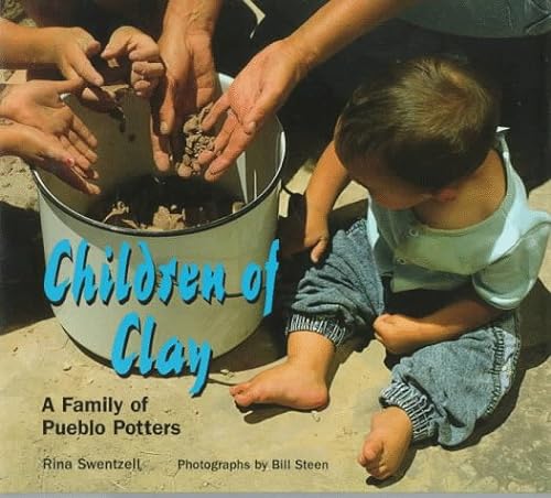 Beispielbild fr Children of Clay : A Family of Pueblo Potters zum Verkauf von Better World Books