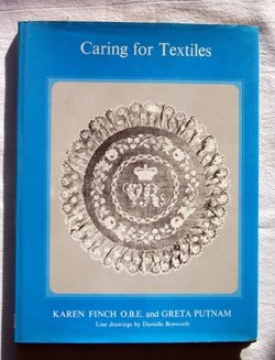 Imagen de archivo de Caring for Textiles a la venta por Better World Books