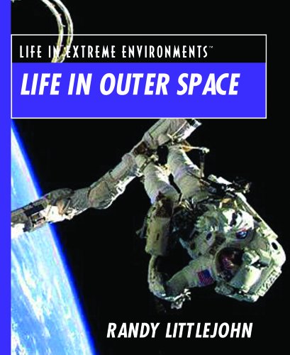 Imagen de archivo de Life in Outer Space (Life in Extreme Environments) a la venta por Buchpark