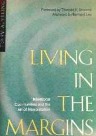 9780824515737: Living in the Margins: Intentional Communities and the Art of Interpretation