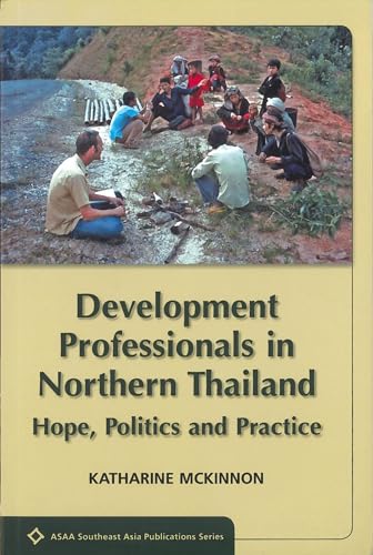 9780824836528: Development Professionals in Northern Thailand: Hope, Politics and Practice