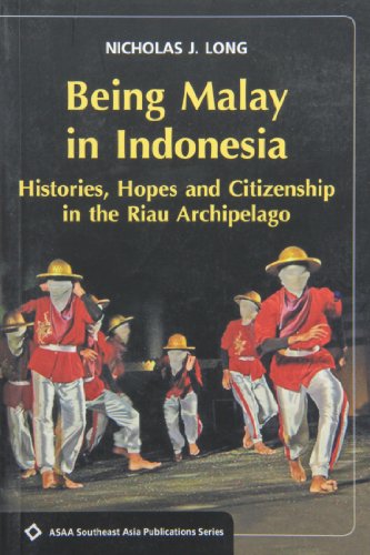 Imagen de archivo de Being Malay in Indonesia: Histories, Hopes and Citizenship in the Riau Archipelago (ASAA Southeast Asia Publications) a la venta por Powell's Bookstores Chicago, ABAA