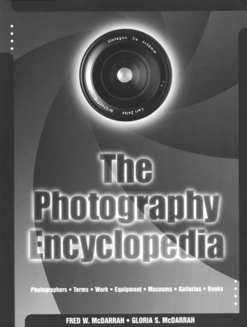 Beispielbild fr The Photography Encyclopedia zum Verkauf von Wonder Book
