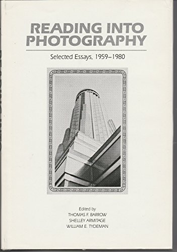 Beispielbild fr Reading into Photography : Selected Essays, 1959-1980 zum Verkauf von Better World Books