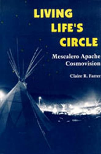 9780826315601: Living Life's Circle: Mescalero Apache Cosmovision