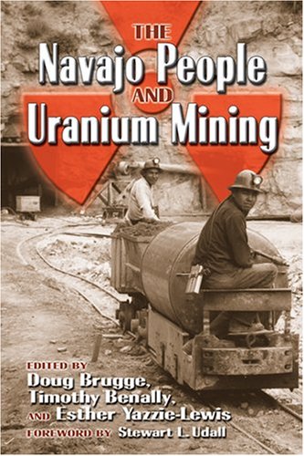 Imagen de archivo de The Navajo People and Uranium Mining a la venta por PaceSetter Books