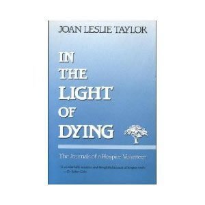 Beispielbild fr In the light of dying: The journals of a hospice volunteer zum Verkauf von Better World Books