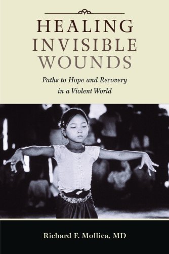 Beispielbild fr Healing Invisible Wounds: Paths to Hope and Recovery in a Violent World zum Verkauf von Goodwill of Colorado