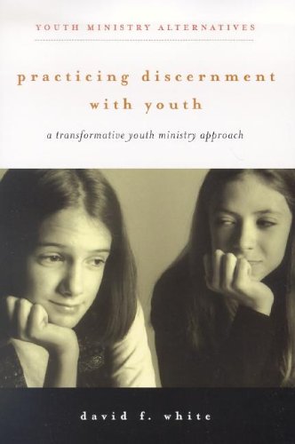 Beispielbild fr Practicing Discernment with Youth : A Transformative Youth Ministry Approach zum Verkauf von Better World Books