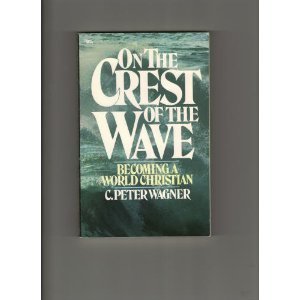 Imagen de archivo de On the Crest of the Wave : Becoming a World Christian a la venta por Better World Books: West