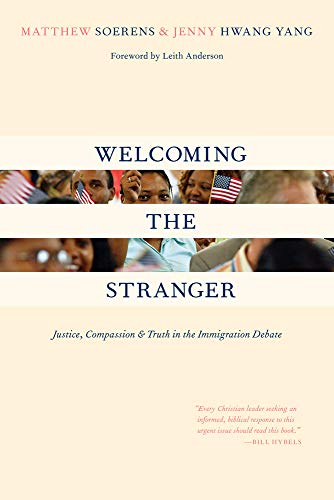 Imagen de archivo de Welcoming the Stranger: Justice, Compassion & Truth in the Immigration Debate a la venta por SecondSale