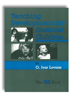 9780839115670: Teaching developmentally disabled children: The me book