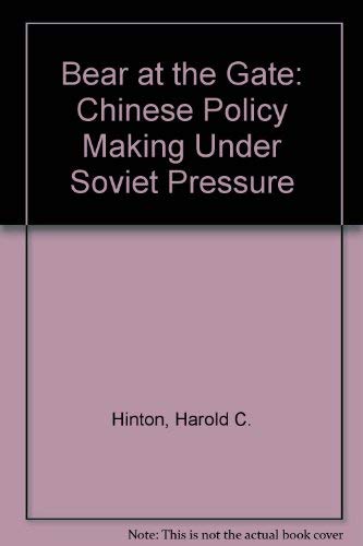 Imagen de archivo de Bear at the Gate: Chinese Policy Making Under Soviet Pressure a la venta por Wonder Book