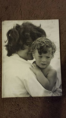 Imagen de archivo de The John F. Kennedys: A Family Album a la venta por Gulf Coast Books