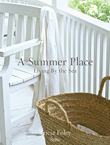 Imagen de archivo de A Summer Place: Living by the Sea a la venta por Bellwetherbooks