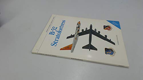 Imagen de archivo de B-52 Stratofortress (Osprey Combat Aircraft) a la venta por WorldofBooks