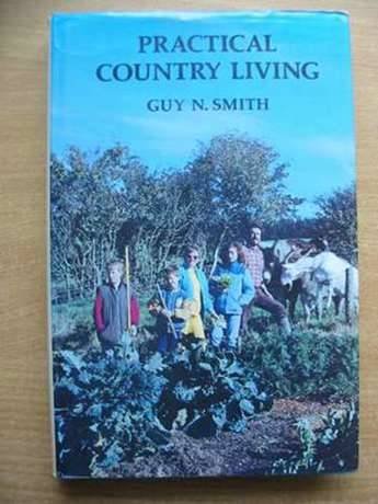Beispielbild fr Practical Country Living zum Verkauf von WorldofBooks