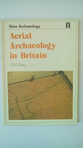 Beispielbild fr Aerial Archaeology in Britain zum Verkauf von WorldofBooks